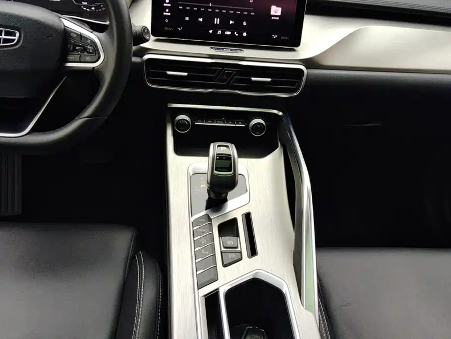 Geely Binyue — миниатюра 16