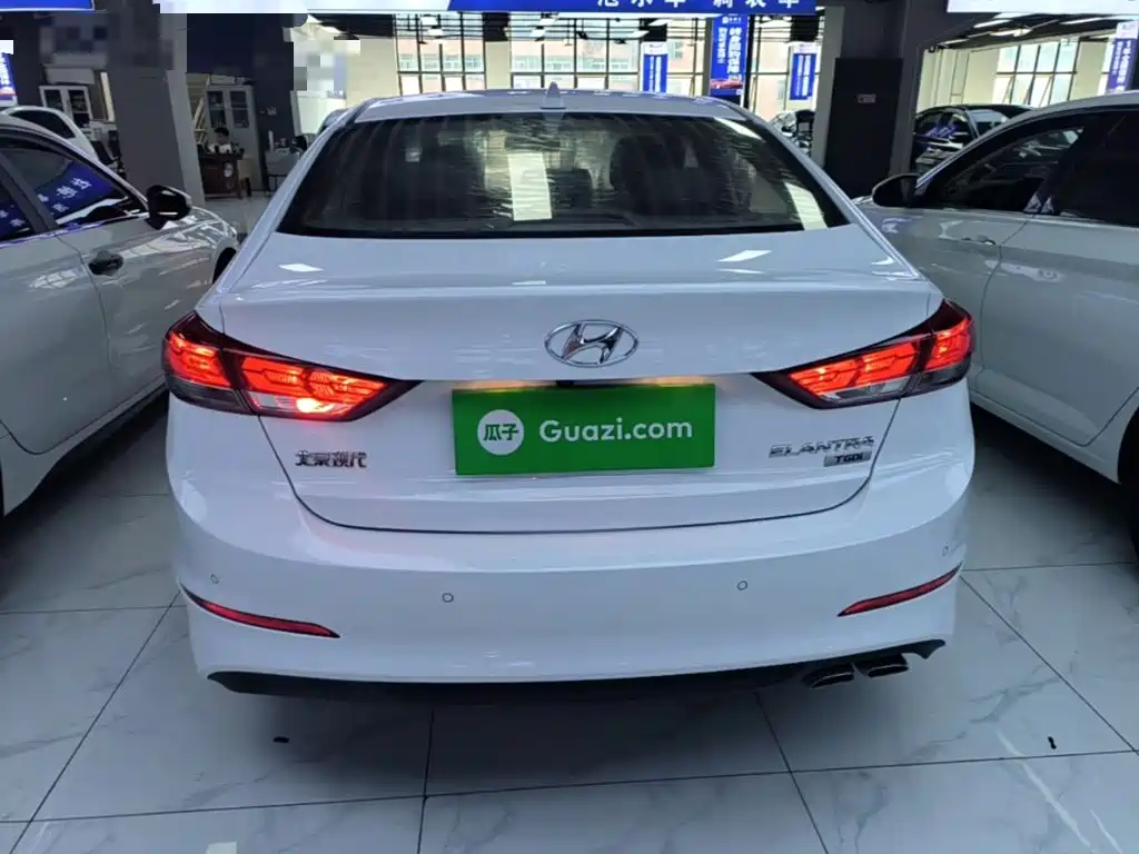 Hyundai Elantra — миниатюра 6