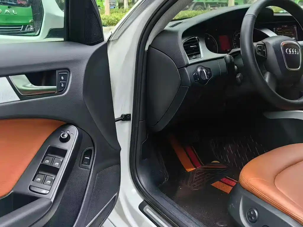 Audi A4L 2012 2.0 TFSI AT Comfort