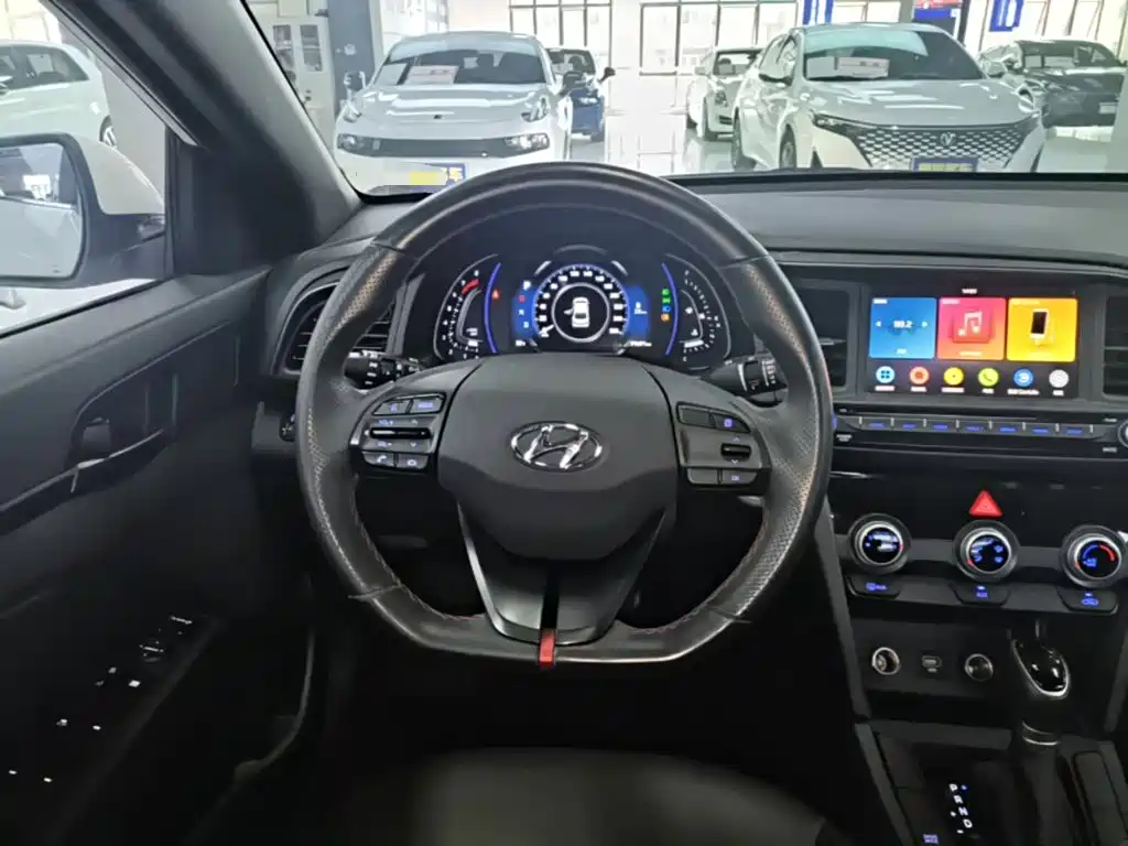 Hyundai Elantra — миниатюра 11
