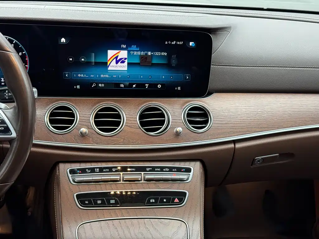 Mercedes-Benz E-Class — миниатюра 11