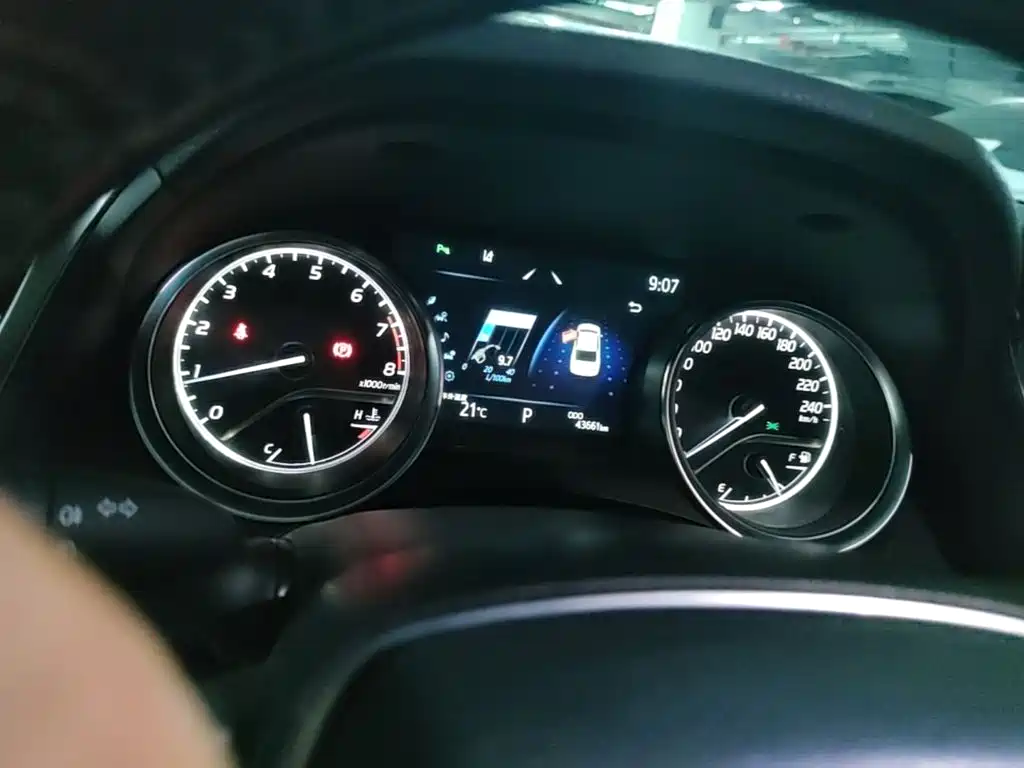 Toyota Camry — миниатюра 14