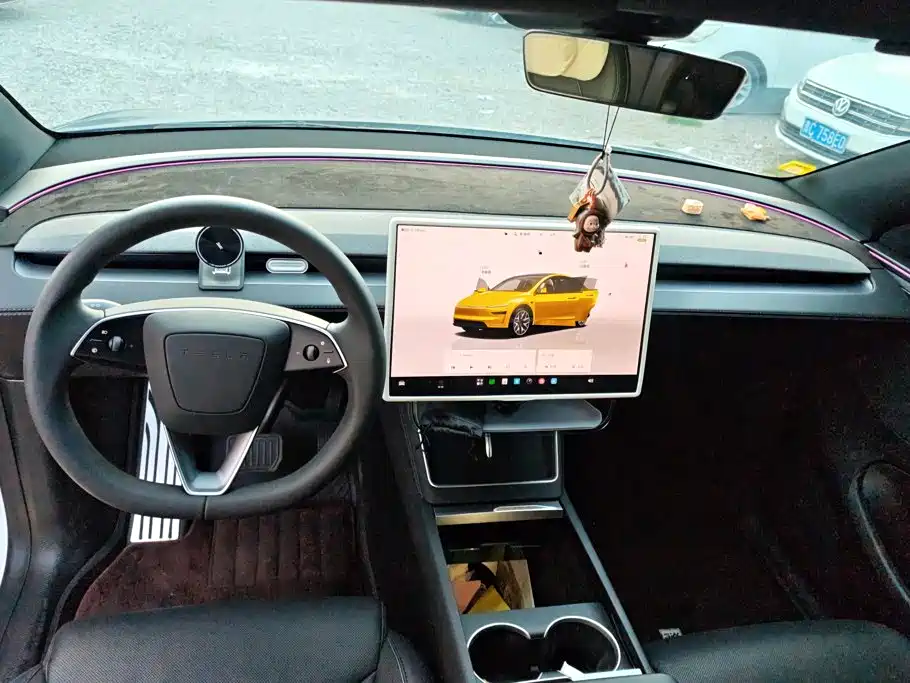 Tesla Model Y L — миниатюра 12