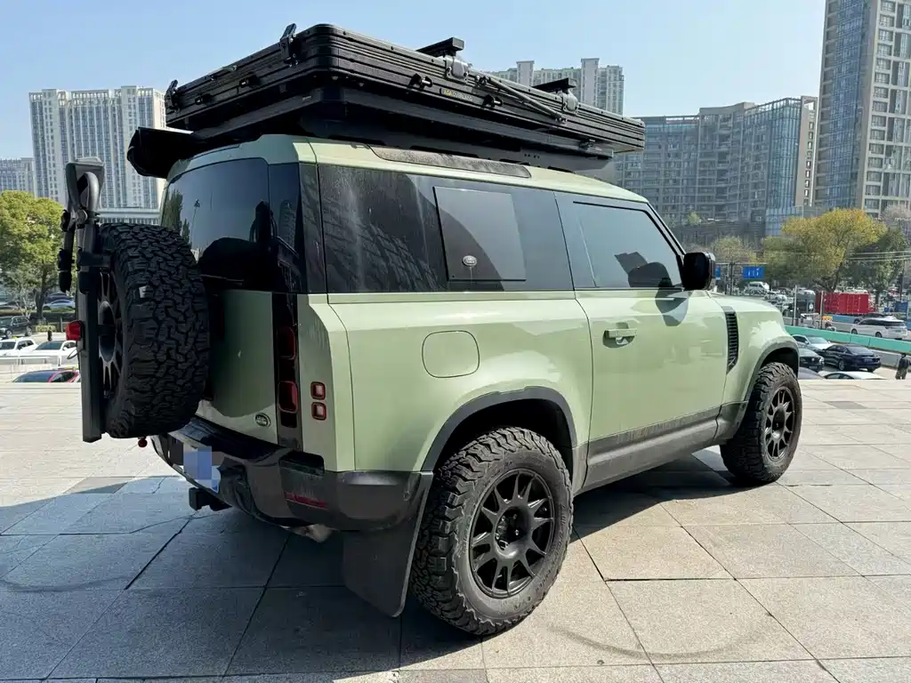 LAND ROVER DEFENDER