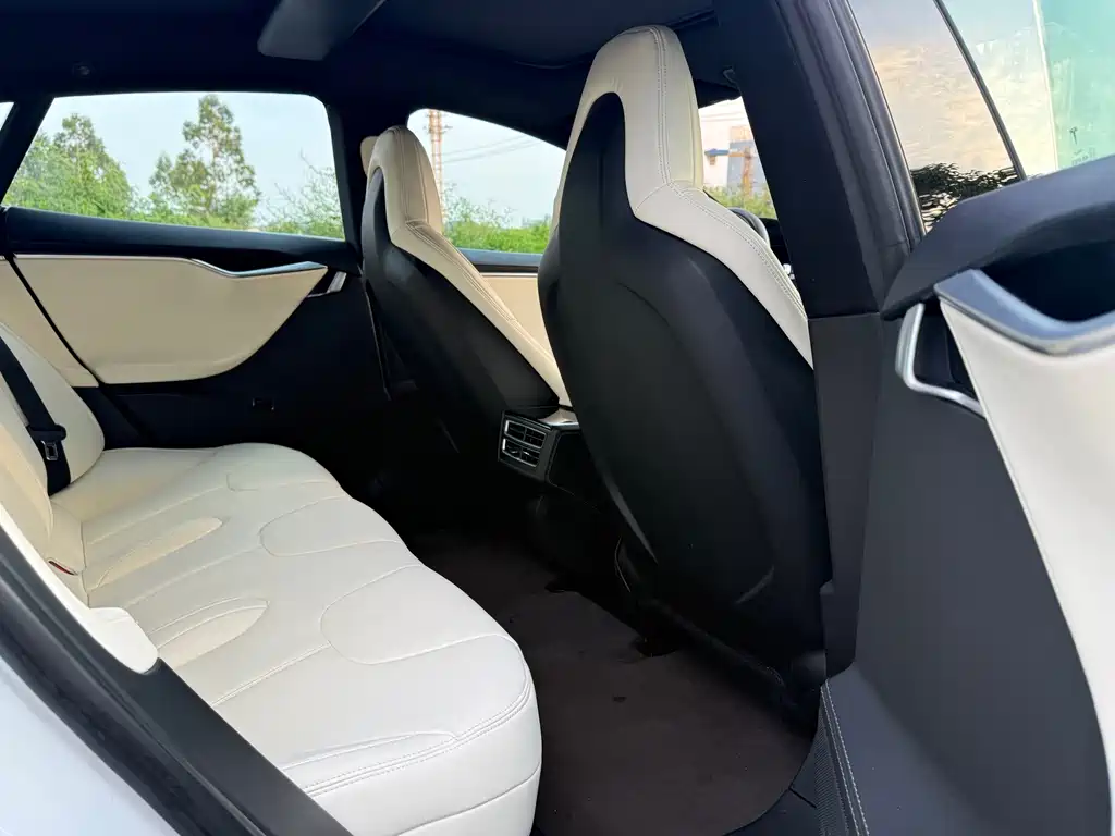 Tesla Model S — миниатюра 10