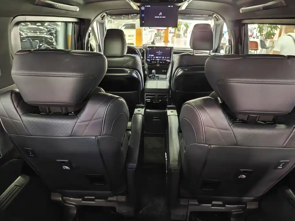 Toyota Vellfire — миниатюра 11