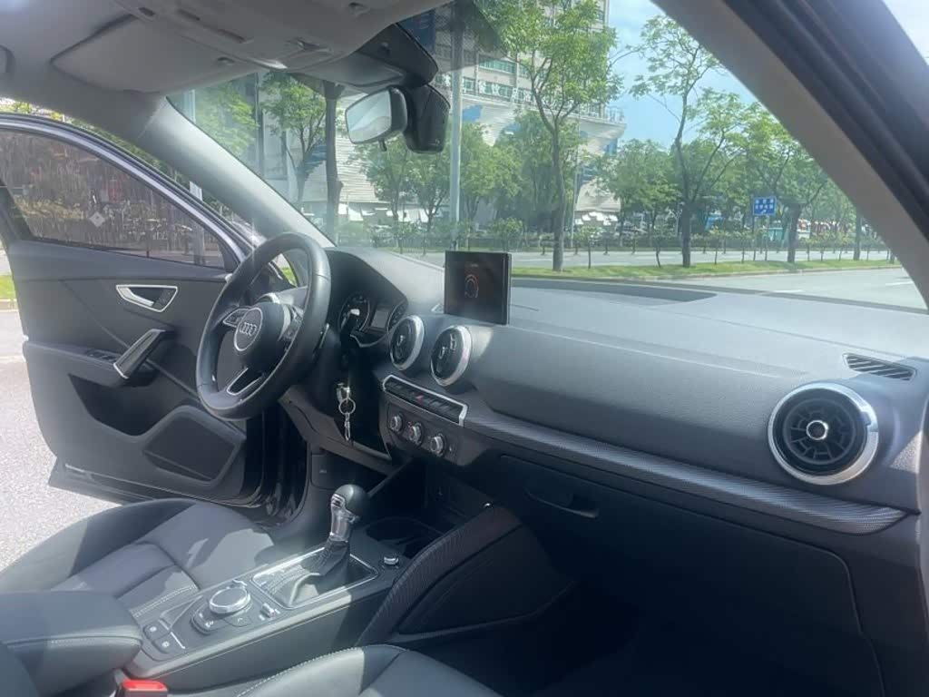 Audi Q2L 1.4 л 2022 г. Серебристо-серый, пробег 9000 км
