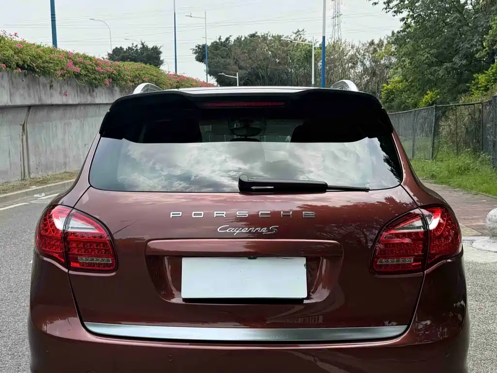 Porsche Cayenne — миниатюра 4
