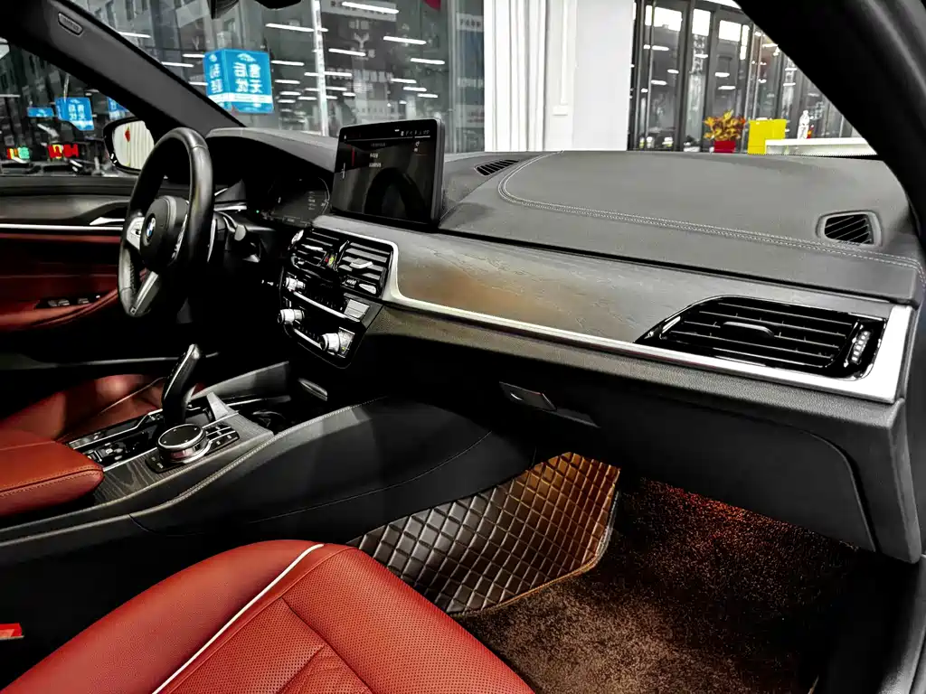 BMW 5 Series — миниатюра 7