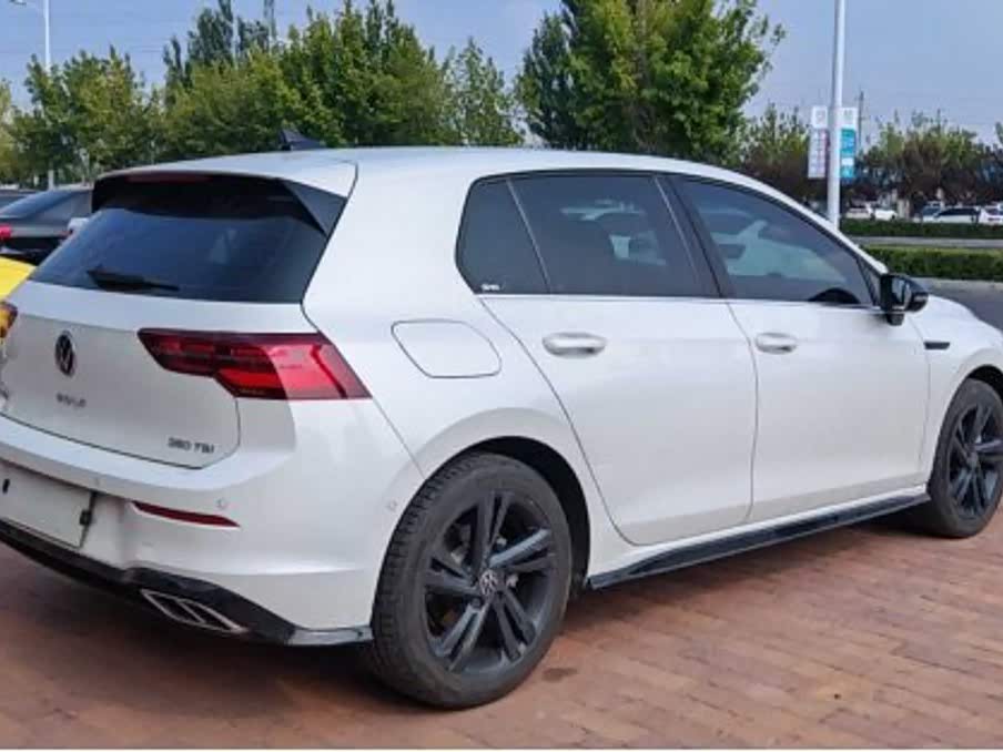Volkswagen Golf 1.4 л 2023 г. Белый, пробег 37000 км