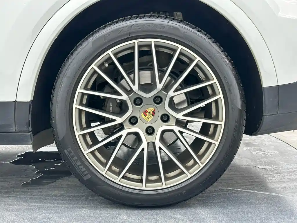 Porsche Cayenne — миниатюра 31
