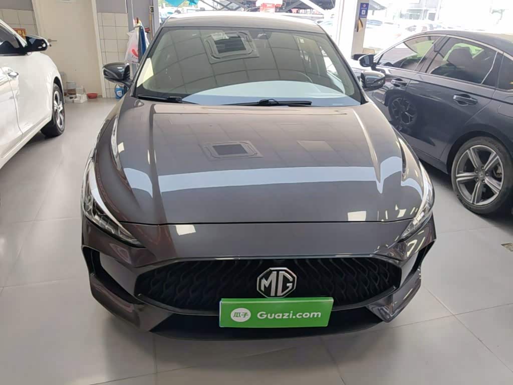 MG MG5 1.5 л 2021 г. Серебристо-серый, пробег 39900 км