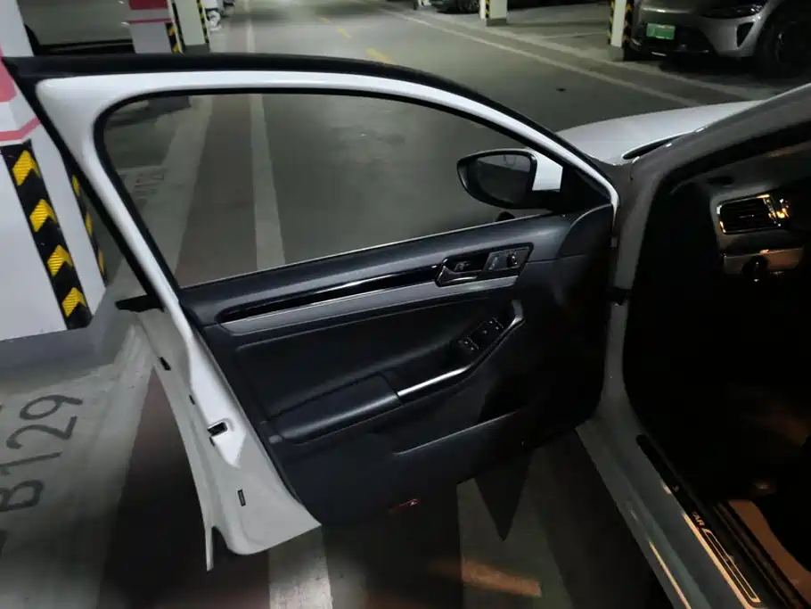 Volkswagen Sagitar — миниатюра 7