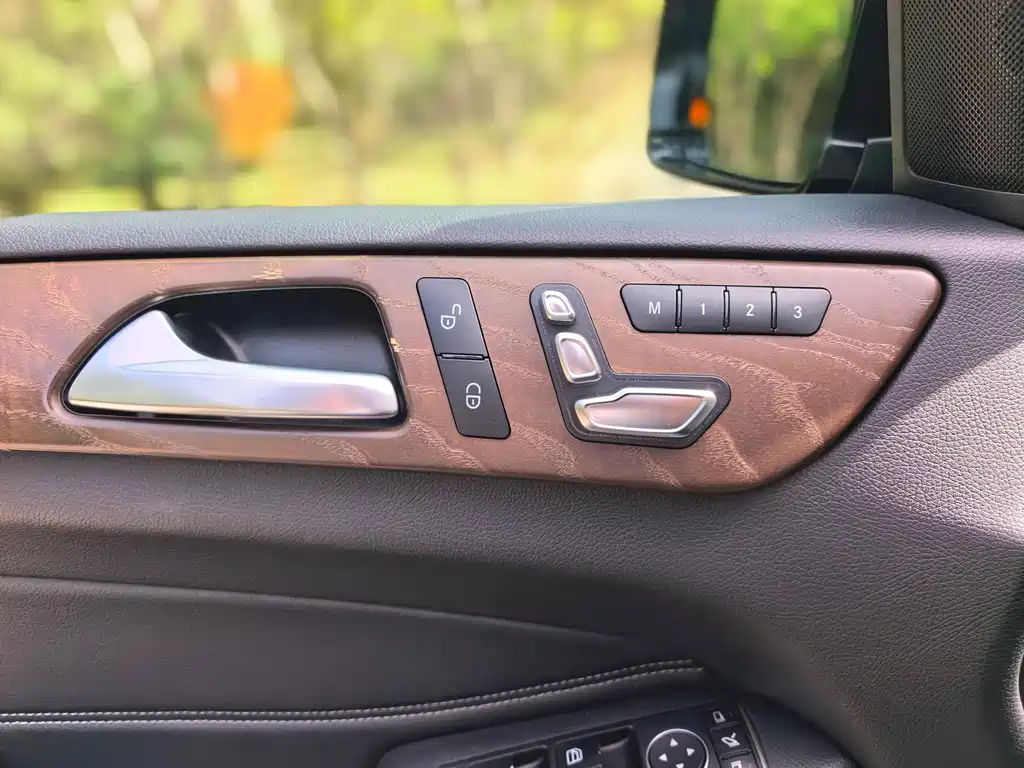 Mercedes-Benz GLS — миниатюра 22