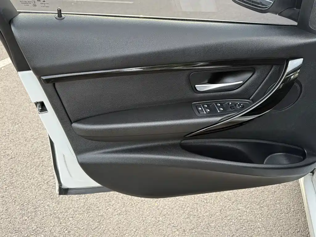 BMW 3 Series — миниатюра 11
