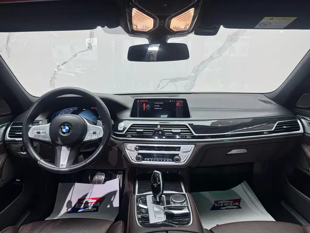 BMW 7 Series — миниатюра 9