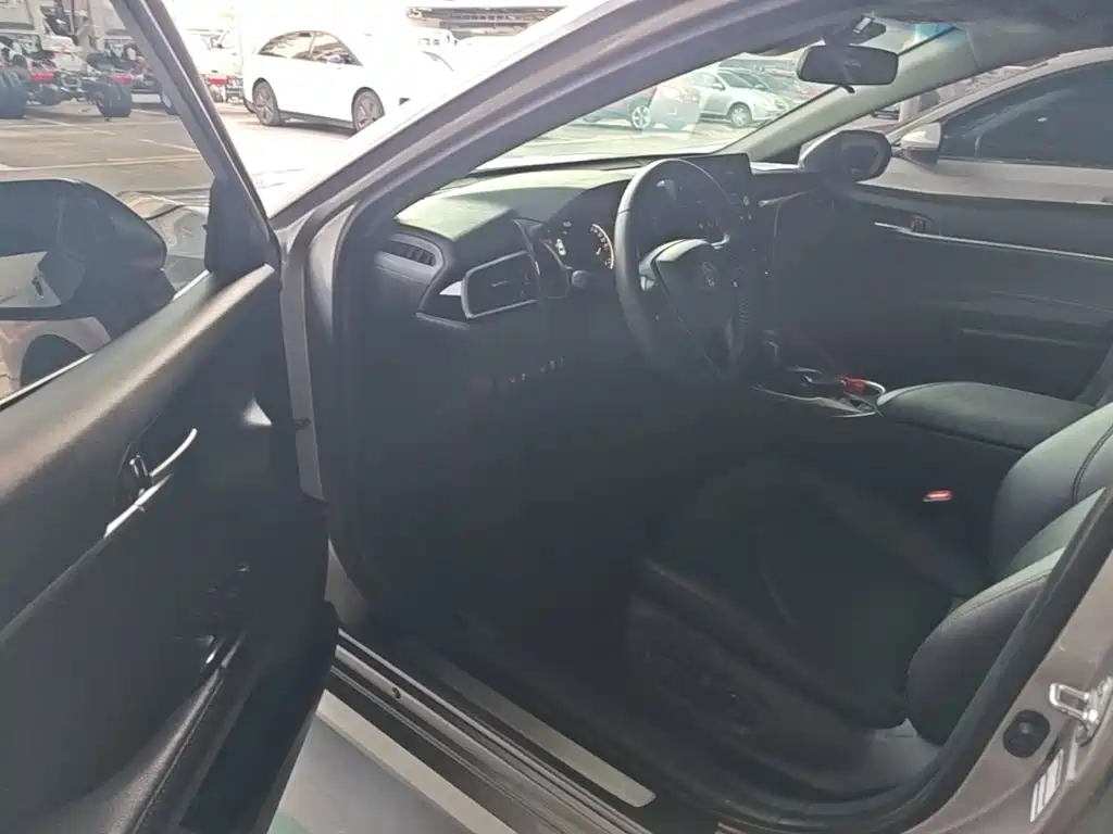 Toyota Camry — миниатюра 16