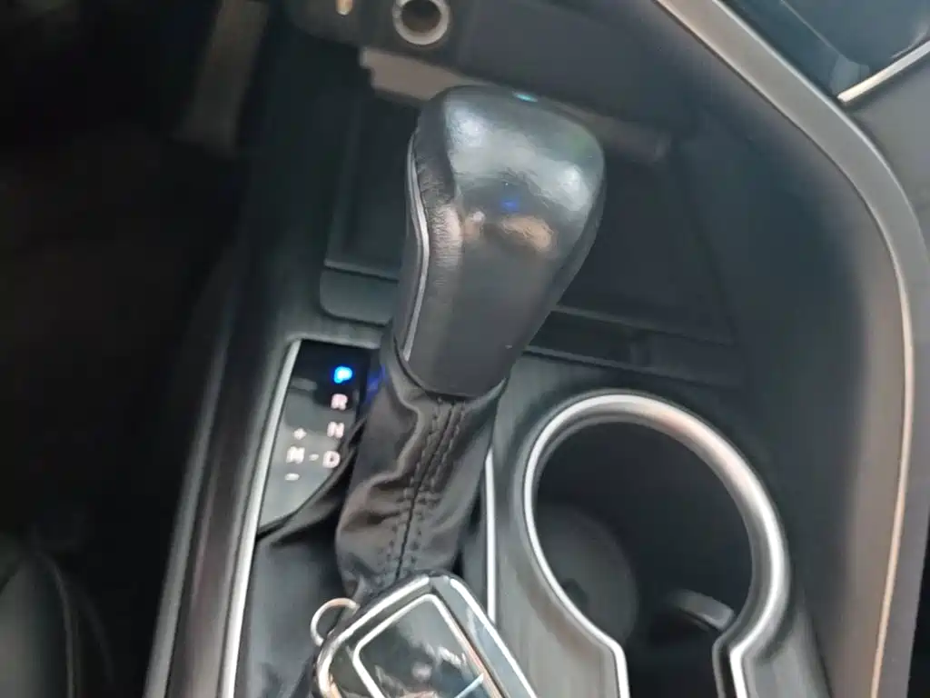 Toyota Camry — миниатюра 14