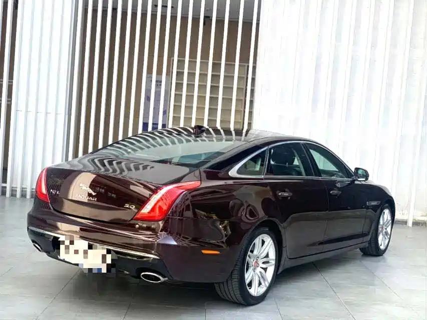 Jaguar XJ — миниатюра 12