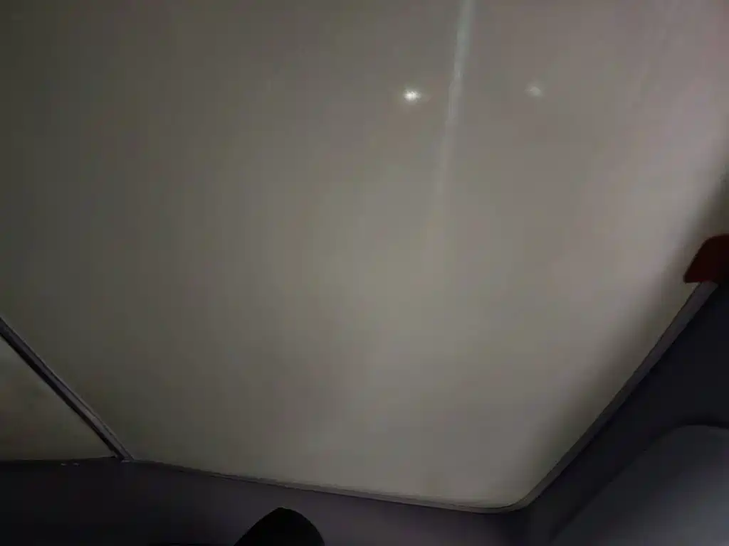 Tesla Model Y — миниатюра 18