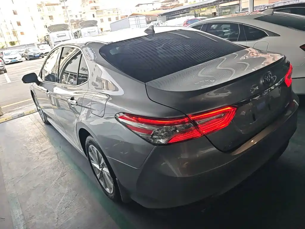 Toyota Camry — миниатюра 5