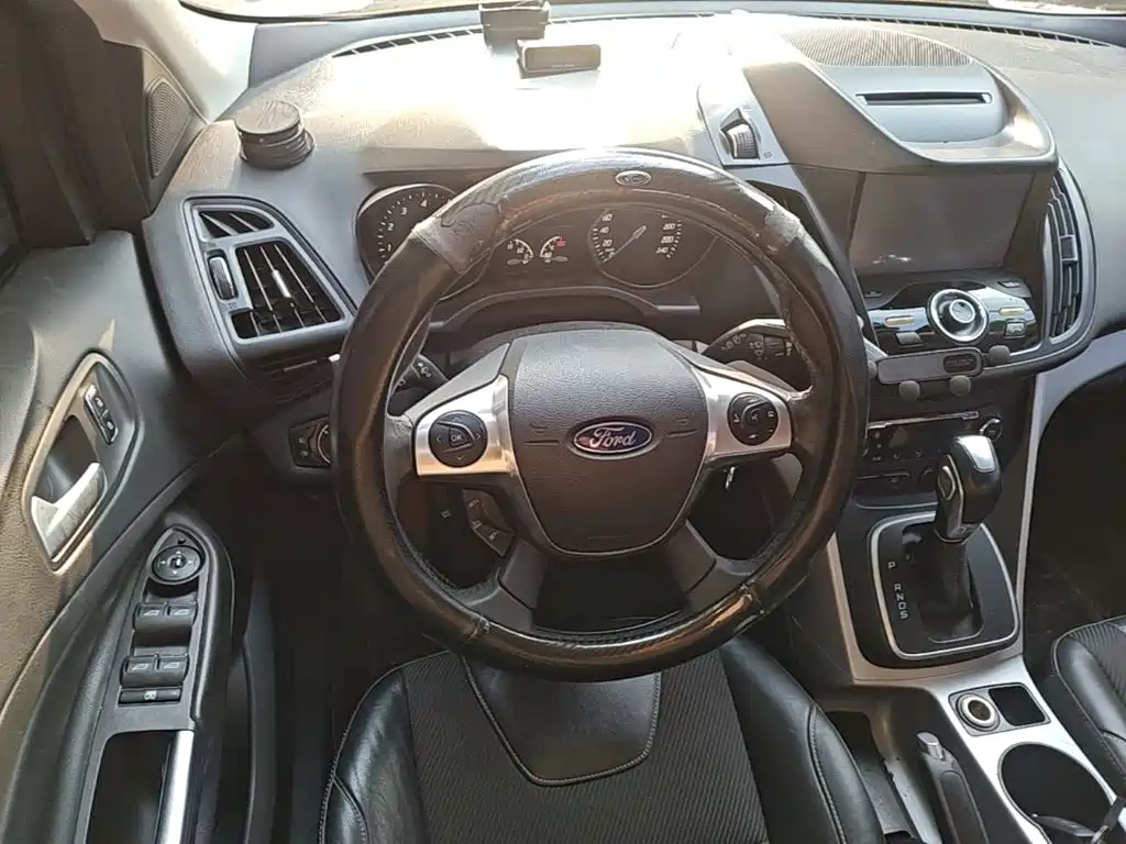 Ford Kuga — миниатюра 15