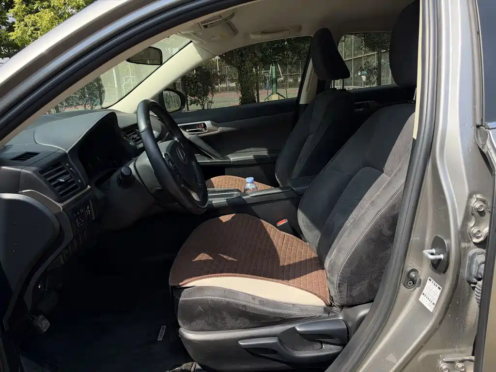 Lexus CT — миниатюра 8
