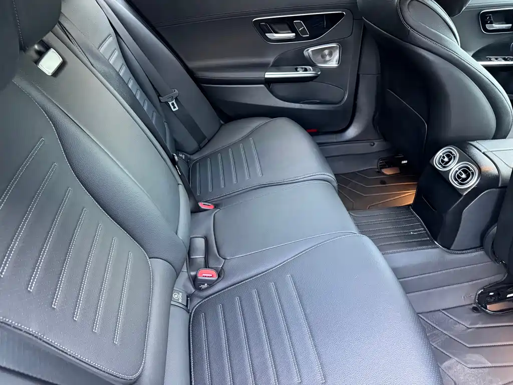 Mercedes-Benz C-Class — миниатюра 17