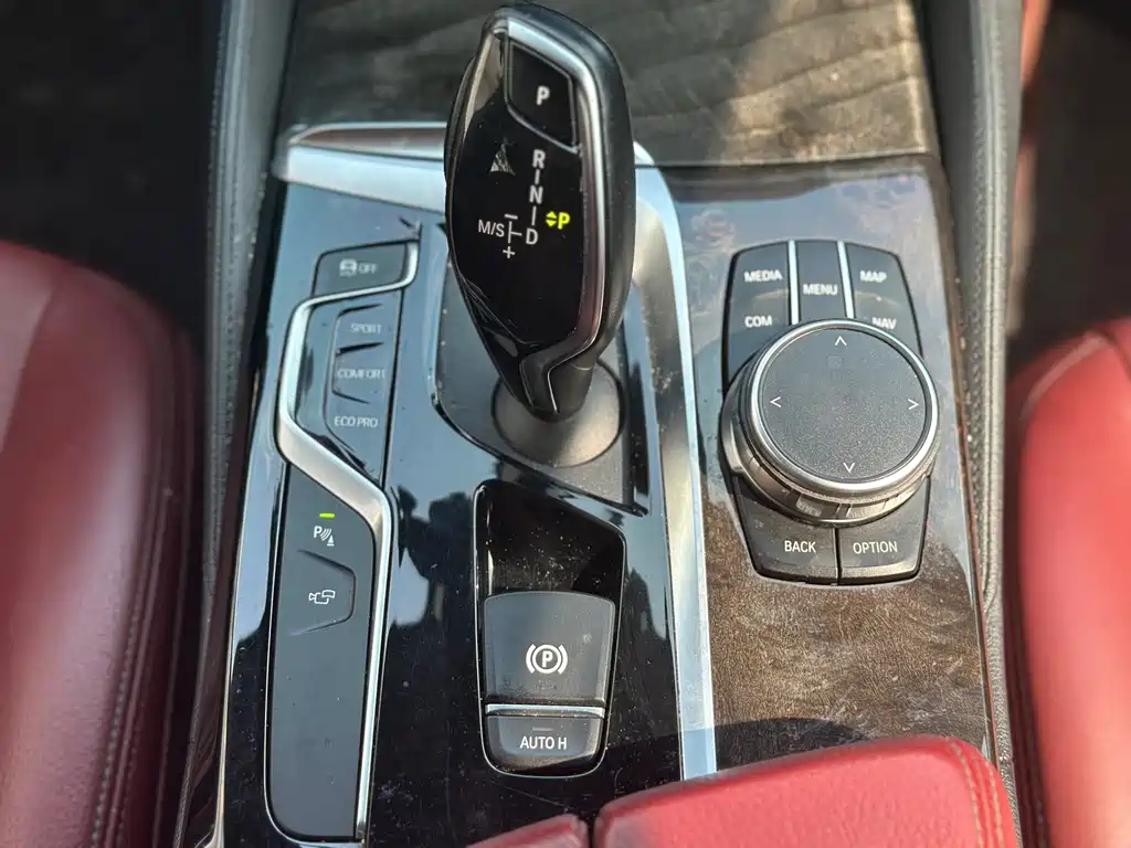BMW 5 Series — миниатюра 13