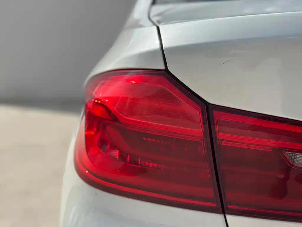 BMW 5 Series — миниатюра 21