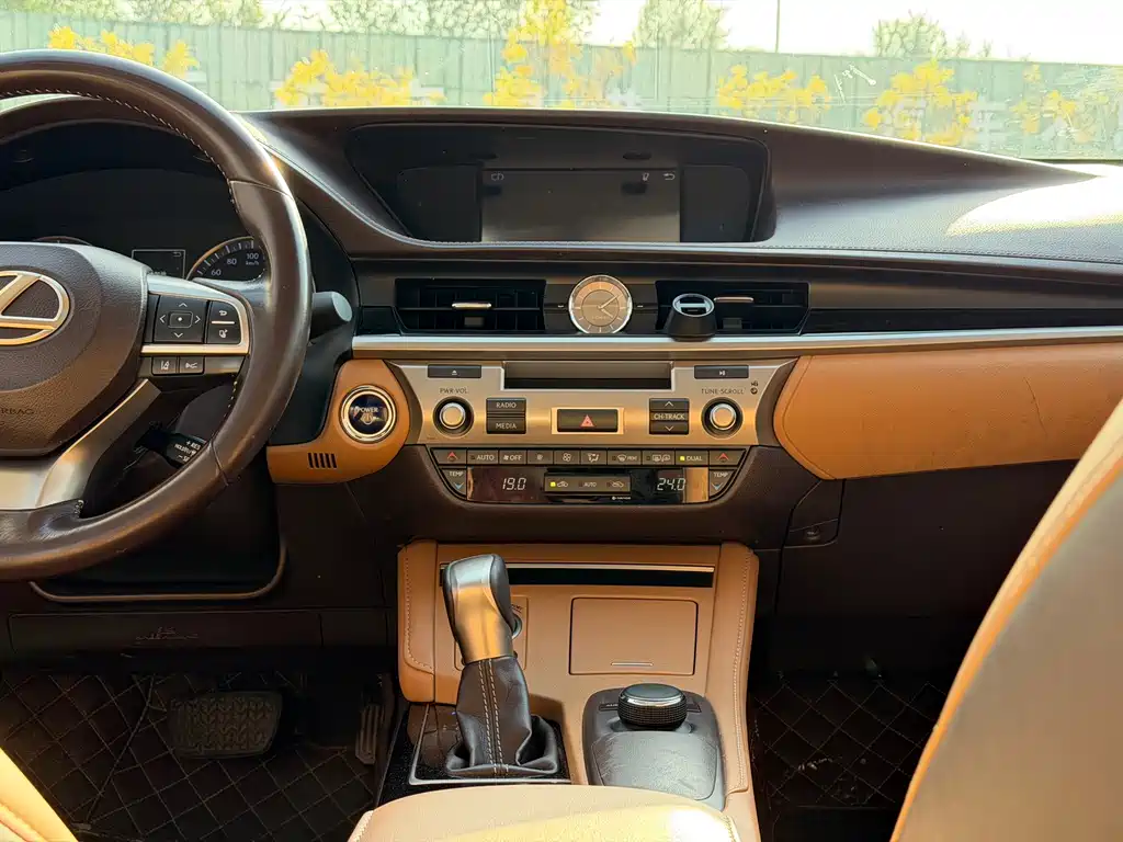 Lexus ES — миниатюра 6