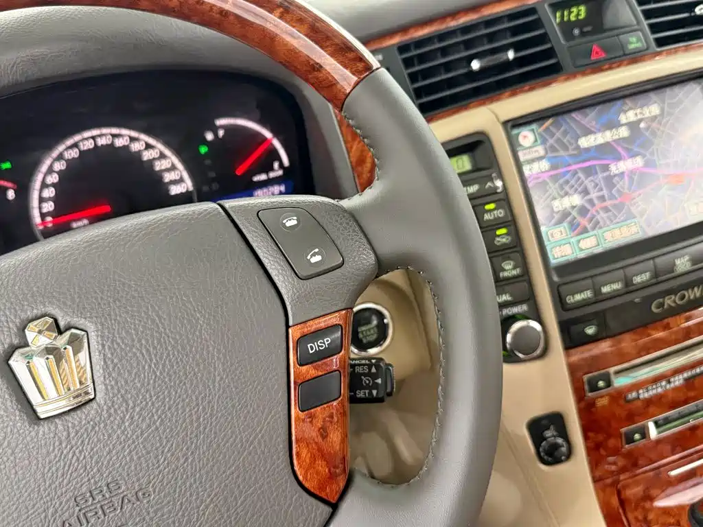 Toyota Crown — миниатюра 17