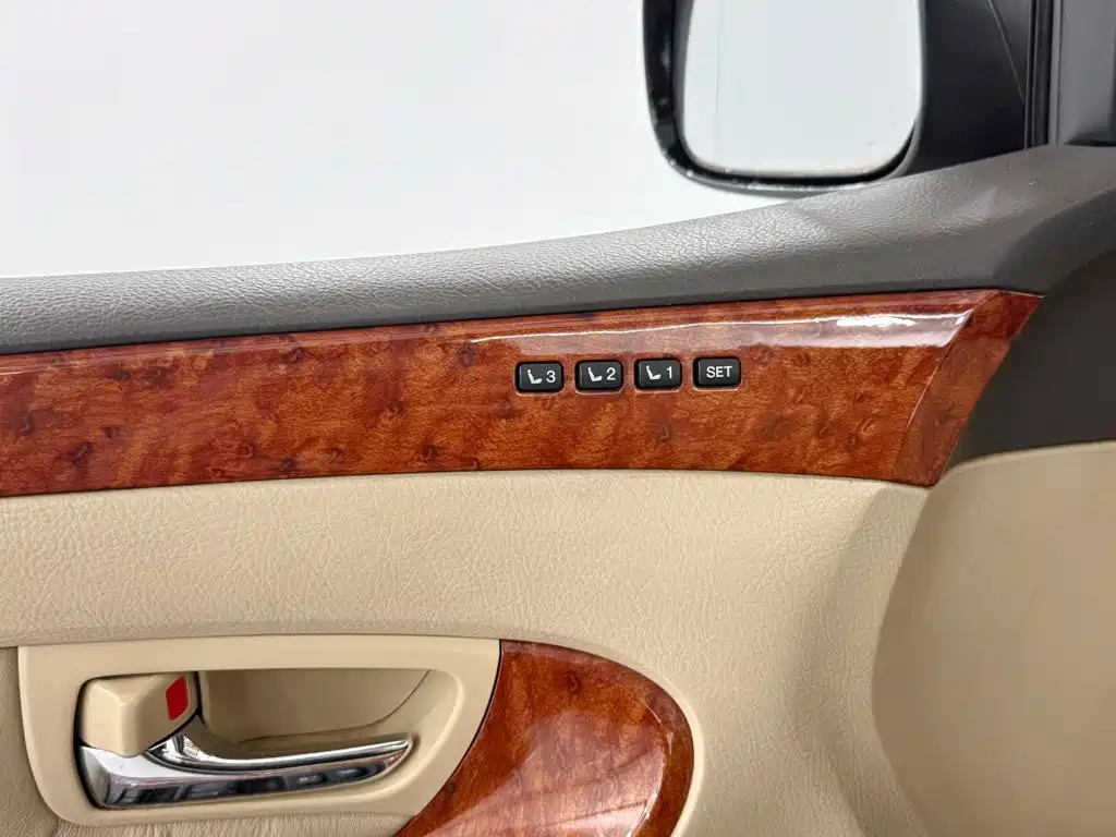 Toyota Crown — миниатюра 18