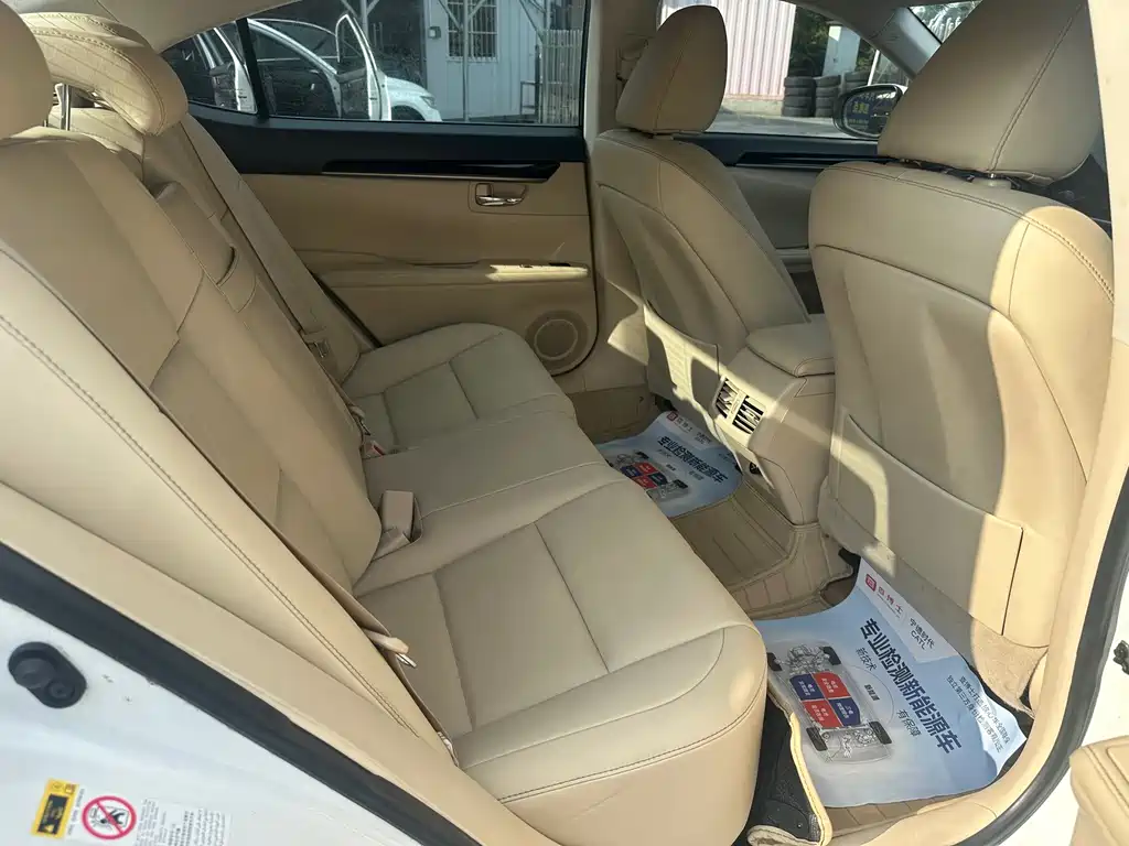 Lexus ES — миниатюра 10
