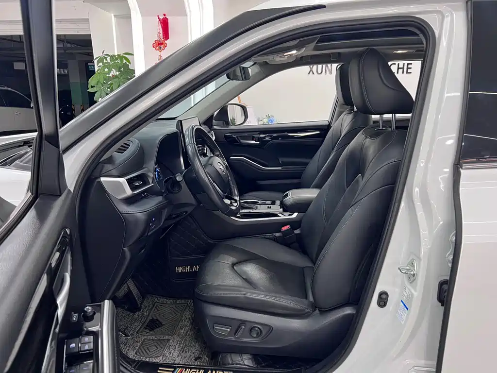 Toyota Highlander Hybrid 2.5L 4WD Premium Edition 7 seats, фото 9