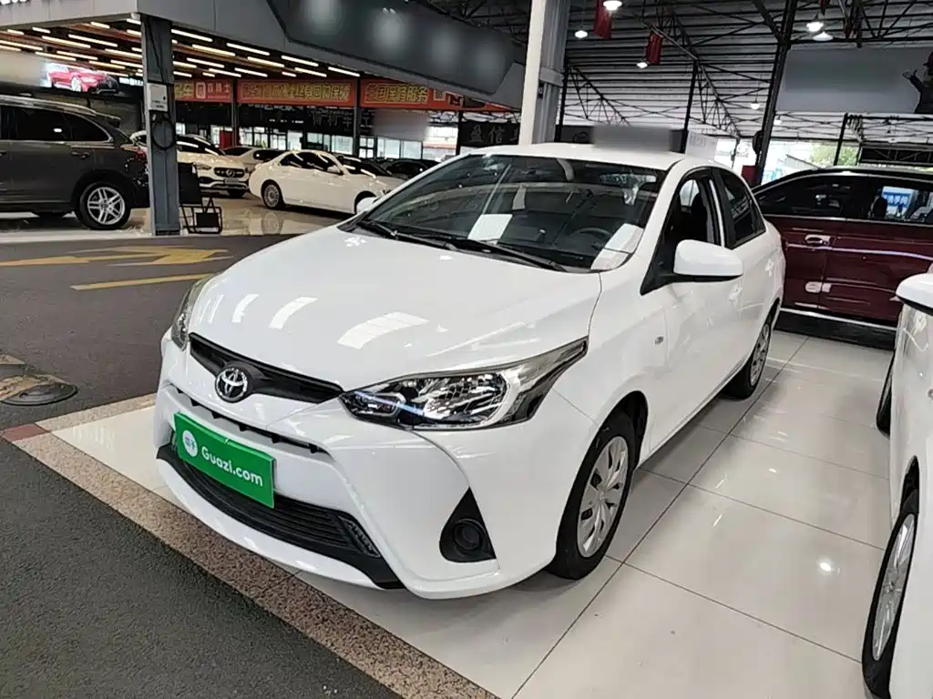 Toyota Yaris L — миниатюра 2