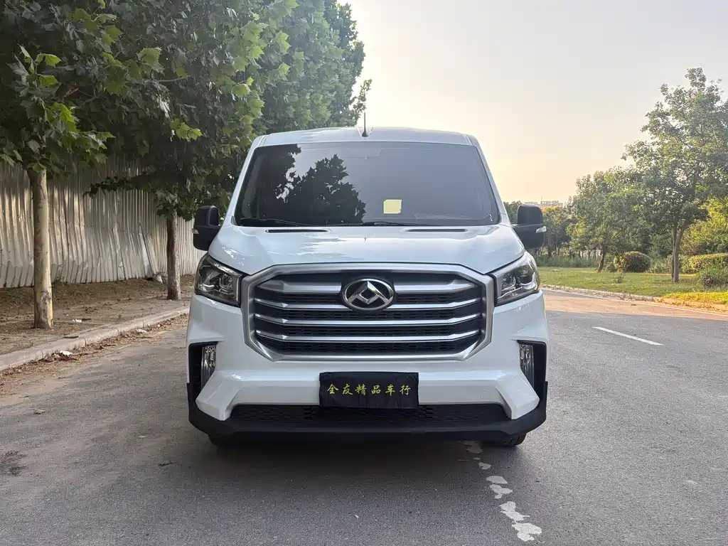 Maxus V90 2022 2.0T MT 6 мест