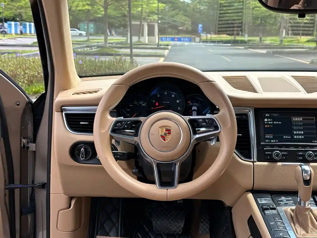 Porsche Macan — миниатюра 7