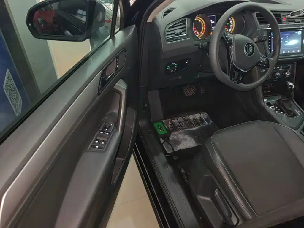 Volkswagen Tiguan L — миниатюра 16