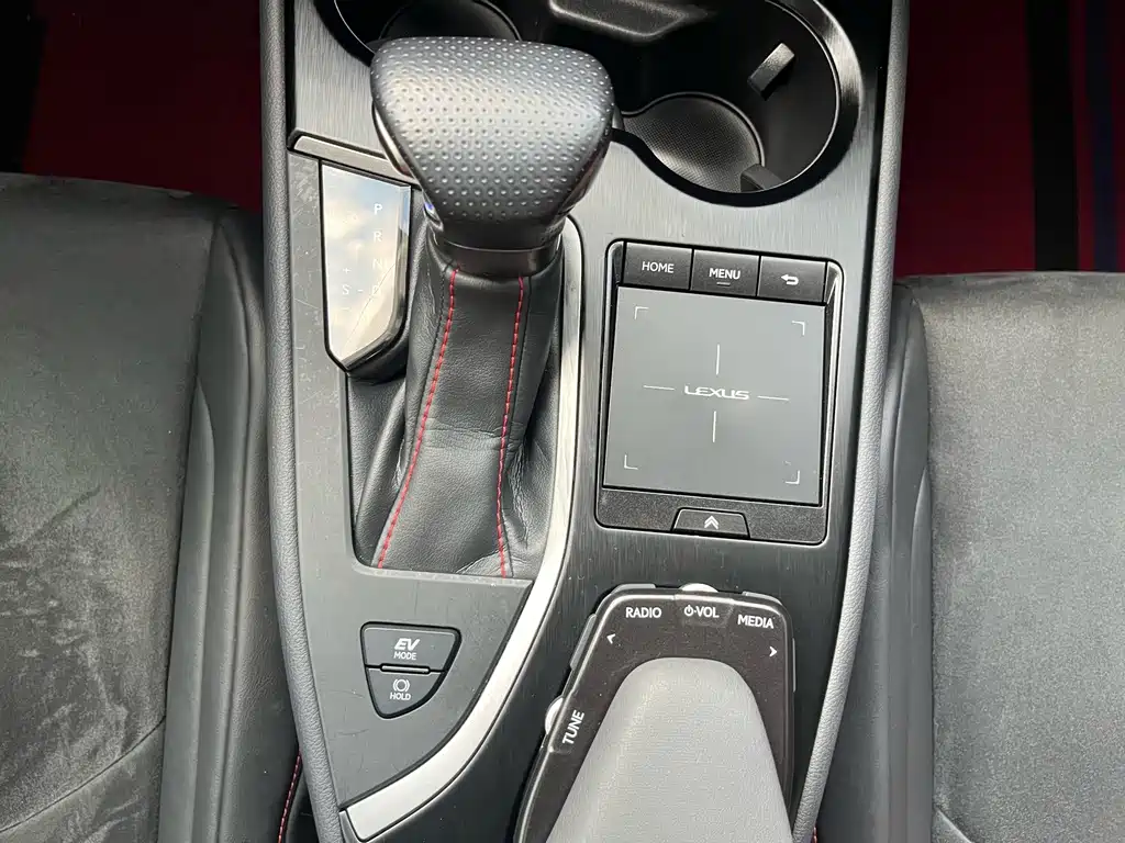 Lexus UX — фотографии объявления, Фото 32