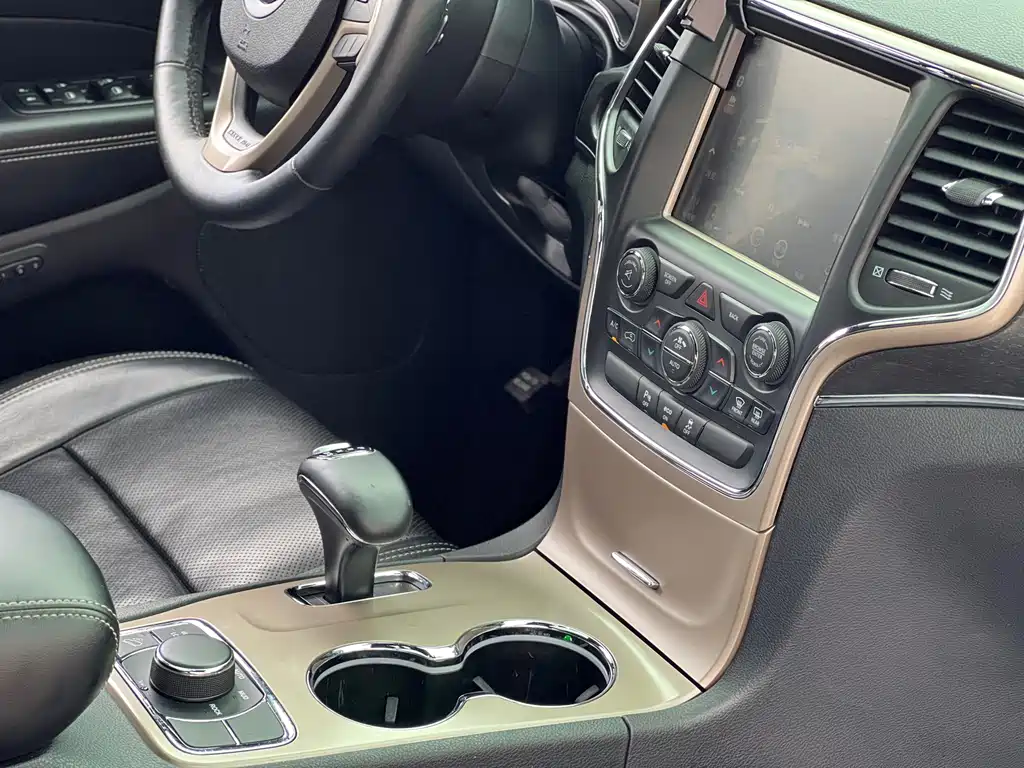 Jeep Grand Cherokee (Import) — миниатюра 13