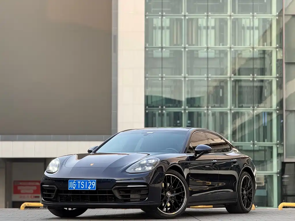 PORSCHE PANAMERA