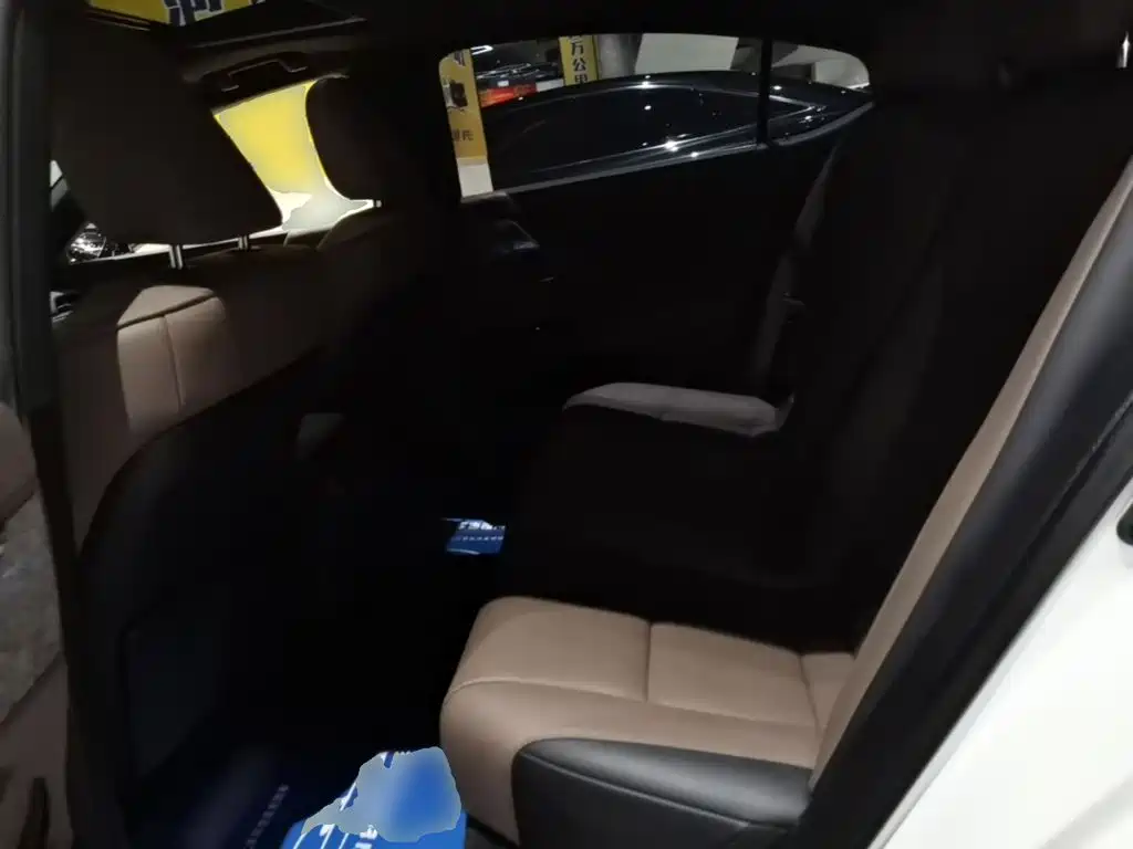 Lexus ES — миниатюра 17