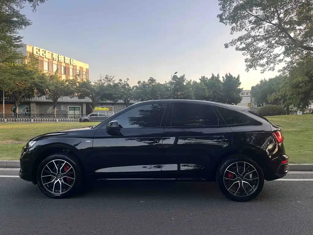 Audi Q5L Sportback — миниатюра 4