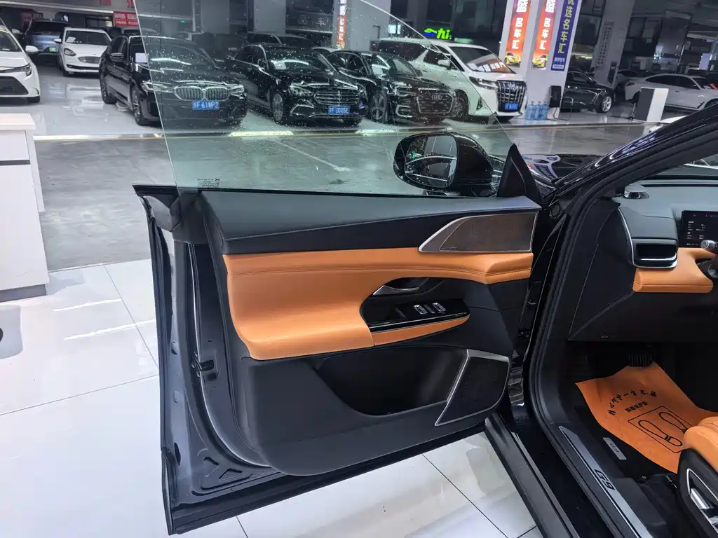 XPeng G9 — миниатюра 5