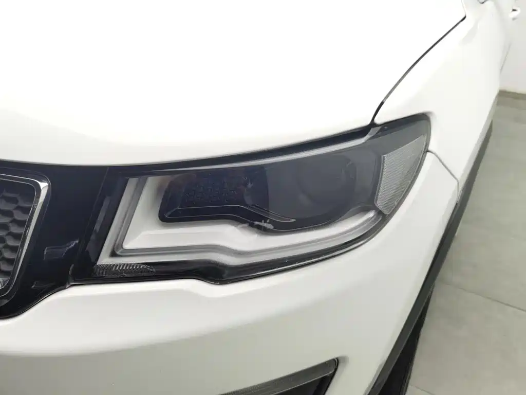 Jeep Compass — миниатюра 7