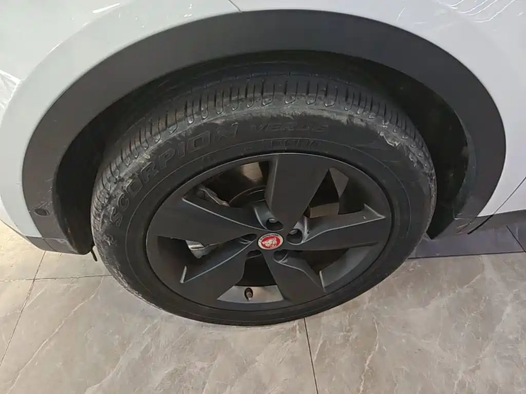 Jaguar E-PACE — миниатюра 23