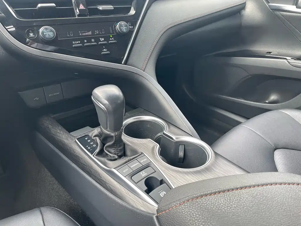 Toyota Camry — миниатюра 19