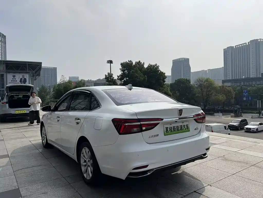 Roewe i6 New Energy — миниатюра 4