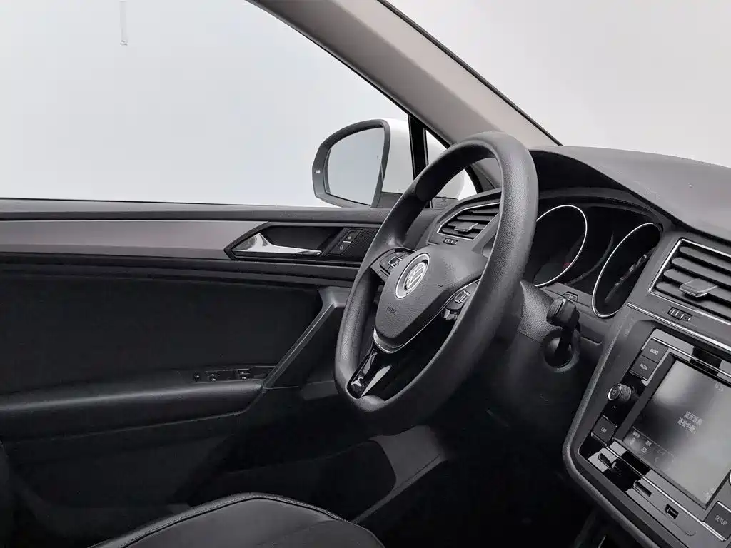 Volkswagen Tiguan L — миниатюра 22